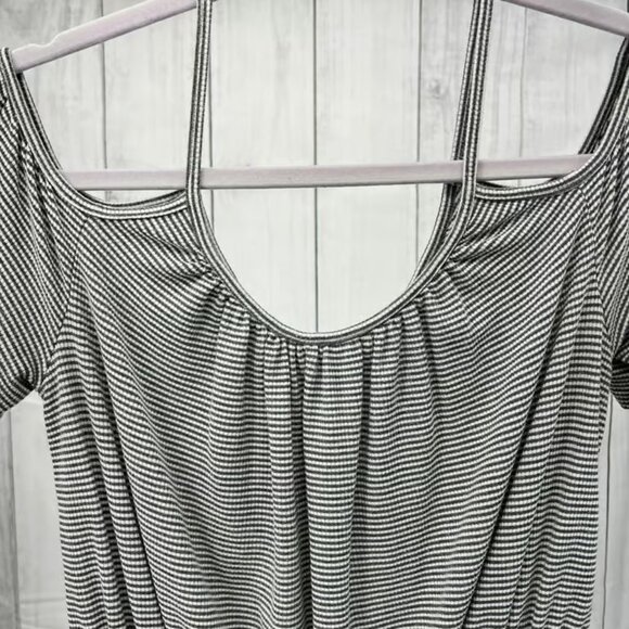 One Clothing LARGE Womens White Gray Striped Short Sleeve Cold Shoulder Jumper - Picture 3 of 7
